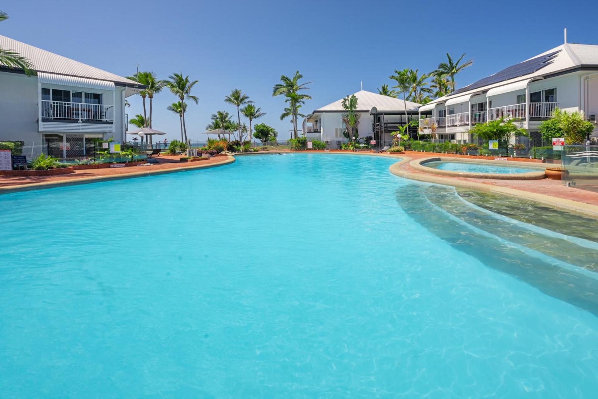 The Resort At Dolphin Heads Mackay Exteriör bild