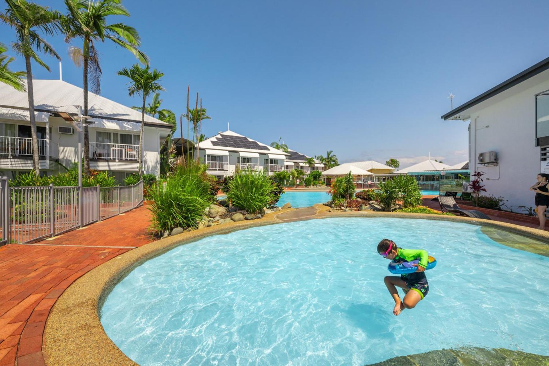 The Resort At Dolphin Heads Mackay Exteriör bild