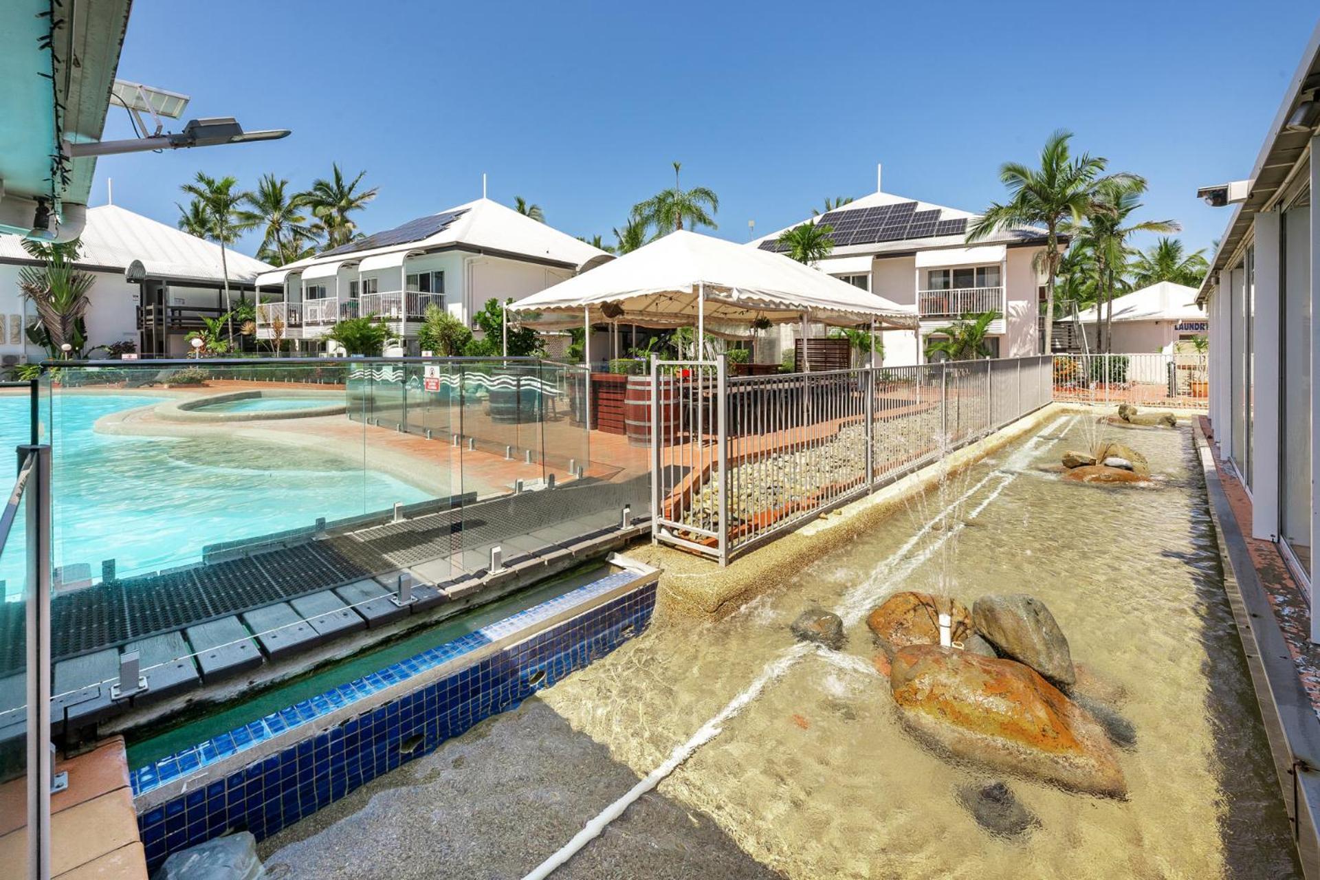 The Resort At Dolphin Heads Mackay Exteriör bild